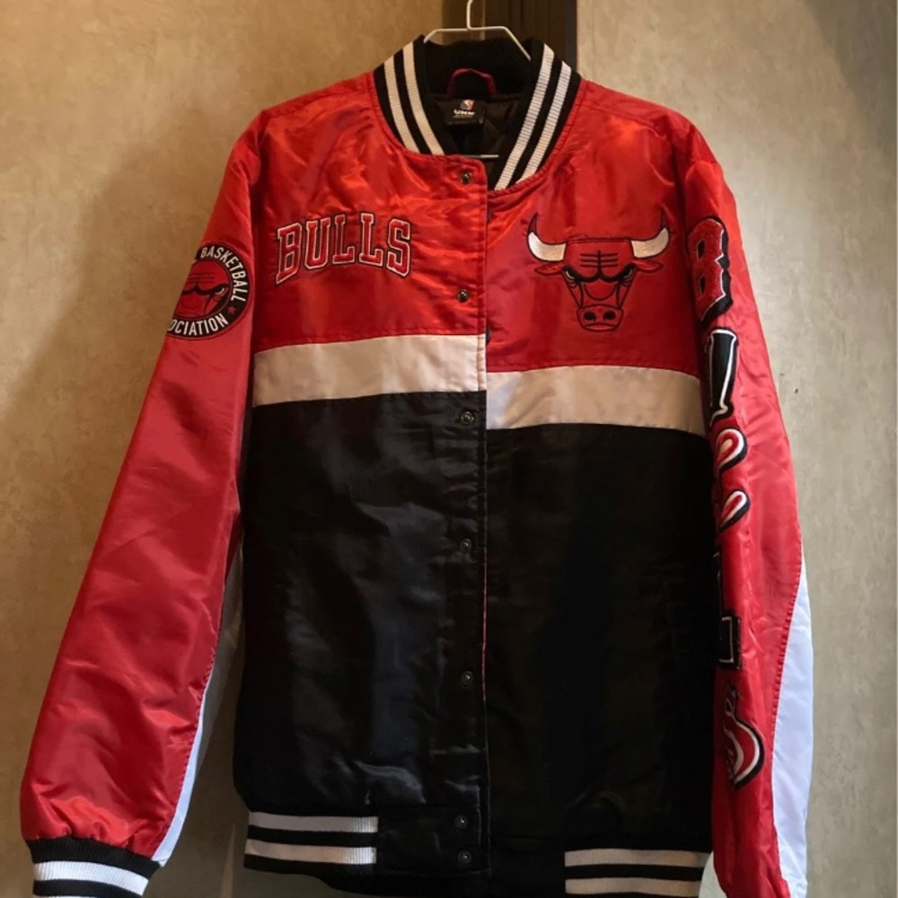 Great condition Chicago Bulls polyester varsity jacket